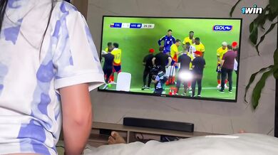 Mi friend comes to my house to watch football, but his cock is so big that we end up fucking,