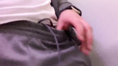 Emergency Pee in plane business travel ????????