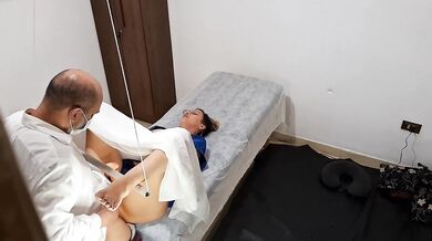 A patient goes to the gynecologist and ends up getting a cumshot in her pussy.