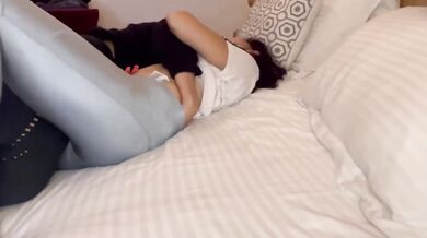 Roommate Rubbing Ass Lesbian Orgasmo Hot Sex Porno HD Fucking