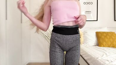 Amateur Blonde College Girl Masturbating With Dildo Riding Shaved Perfect Pussy