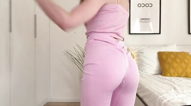 Amateur Blonde College Girl Masturbating With Dildo Riding Shaved Perfect Pussy