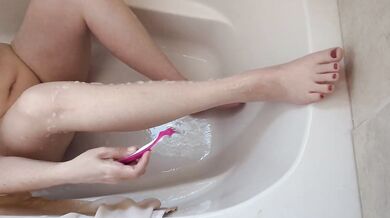 Thick Pawg Milf Shaves Pussy And Legs In Wet Shower Fetish Feet Toes