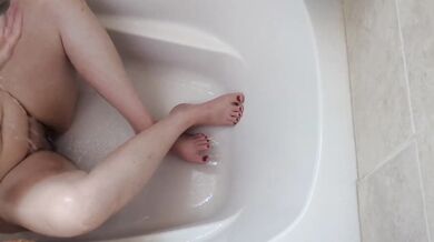 Thick Pawg Milf Shaves Pussy And Legs In Wet Shower Fetish Feet Toes