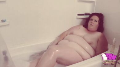 SSBBW Kelly Queen Bubble Bath Play
