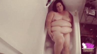 SSBBW Kelly Queen Bubble Bath Play