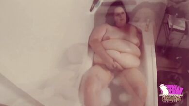 SSBBW Kelly Queen Bubble Bath Play