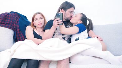 Stepdaddy Watches TV With Two Stepdaughters in a Surprise Threesome Creampie