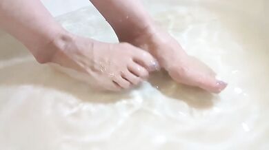 Dommy Mommy Destroyed Lesbian Feet With Gushing Footjob