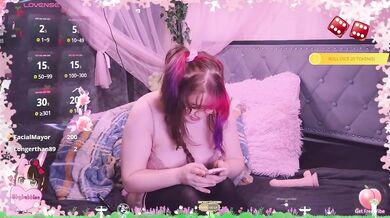 Chubby Olivia Hanson Masturbates Wet Pussy On TikTok Live Stream
