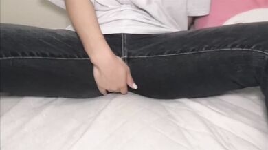 Japanese Am Amateur Masturbates with Jipan Leg Toy Before School Tomorrow