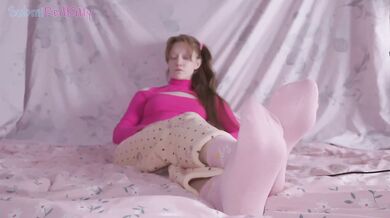 Cute Redhead in Pajamas Plays Subnautica While You Destroy Her Soles and Feet