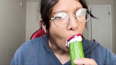 Sex Doll Latina Amateur Solo Female ASMR Licking Giant Cucumber Destroyed Gushing
