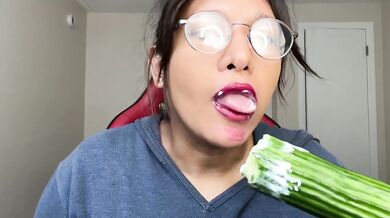 Sex Doll Latina Amateur Solo Female ASMR Licking Giant Cucumber Destroyed Gushing