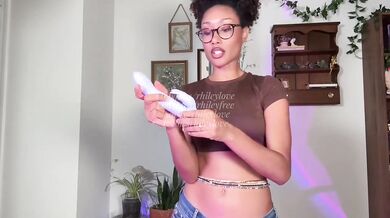 Hot Ebony Lightskin Amateur Tries Remote Vibrator Toys Haul Gushing Orgasm Missionary