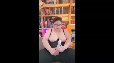 Nerdy Girl In Gym Leggings Squirts Hard After Workout Solo