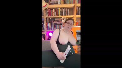Nerdy Girl In Gym Leggings Squirts Hard After Workout Solo