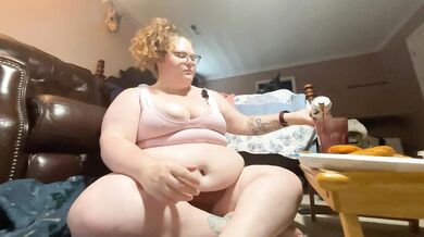 Bella Blaze Stuffs Her Face Like A Hungry Pig Exclusive HD