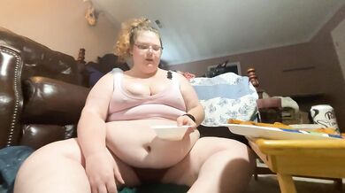 Bella Blaze Stuffs Her Face Like A Hungry Pig Exclusive HD