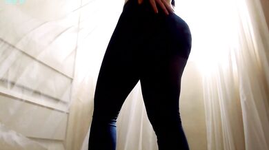 Hot Young Amateur in Sexy Jeans Getting Destroyed By Big Booty Slaps