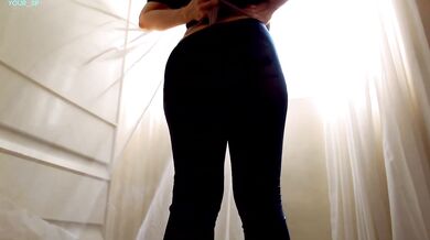 Hot Young Amateur in Sexy Jeans Getting Destroyed By Big Booty Slaps