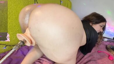 thick and curvy busty amateur with wet pussy and big ass on cam