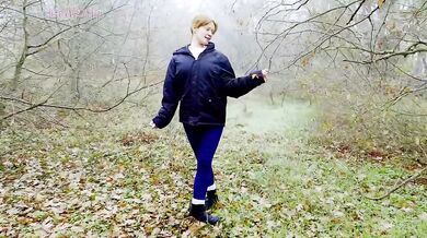 Stepsister Blowjob In Woods While Parents Pick Berries Nearby