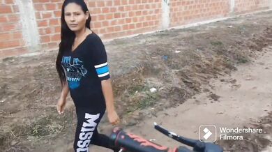 Latina housewife found on the street ended up opening her ass for a cell phone