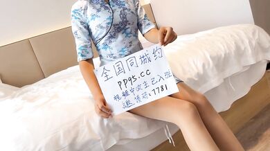 海航空姐兼职卖逼赚钱，她说很想更多的鸡巴插进她的阴道！中国国产微剧情