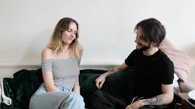French amateur - Taste game, i am kissing my best friend and lauging with her (FR Sub ENG)