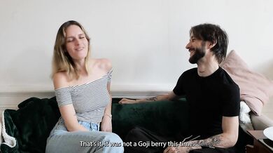 French amateur - Taste game, i am kissing my best friend and lauging with her (FR Sub ENG)