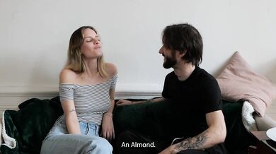 French amateur - Taste game, i am kissing my best friend and lauging with her (FR Sub ENG)