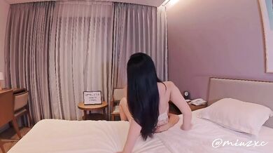 Man took his best friend to the hotel to fuck, her scream continuously then he cum alot in her mouth