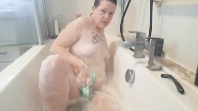 Cougar Shaves Pussy Then Masturbates In Bath Dripping Wet Orgasm