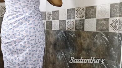Sri Lankan Lesbian Fingering Solo Bathing With Boobs Natural Solo Girl