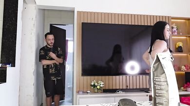 Amateur Cuckold Wife Lets Delivery Boy BBC Destroy Her In Living Room