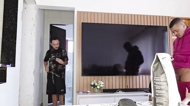 Amateur Cuckold Wife Lets Delivery Boy BBC Destroy Her In Living Room