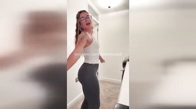 18 Year Old Girl Destroyed By Squirting Orgasm Pussy Explodes Everywhere Uncontrollable