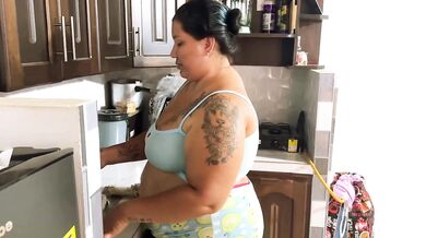 Big Ass Latina Madre Caliente Takes My Hot Pussy Gushing