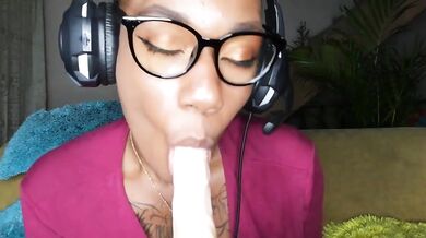 Colombian Amateur Masturbation Squirts While Gaming Solo