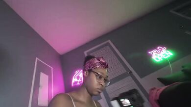Ebony MILF Destroys BBC with Pretty Feet and Gushes Cum on Toes