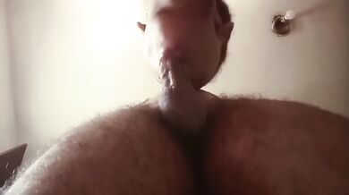 Morena Brasileira de 18 Anos Chupa Penis Grosso pela Primeira Vez com Gozada na Boca