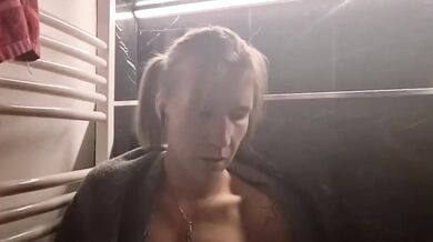 Young Blonde Amateur Masturbates Gushing Solo In Bathroom