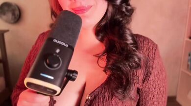 Obsessed Girlfriend Confesses Her Love With Wet Kiss Sounds