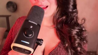 Obsessed Girlfriend Confesses Her Love With Wet Kiss Sounds