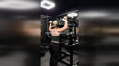 Skylar Mae Gym Livestream Fail Accidentally Exposes Pussy