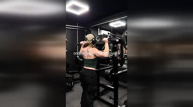 Skylar Mae Gym Livestream Fail Accidentally Exposes Pussy