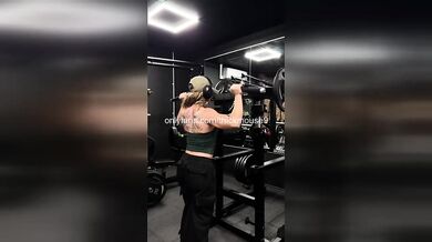 Skylar Mae Gym Livestream Fail Accidentally Exposes Pussy
