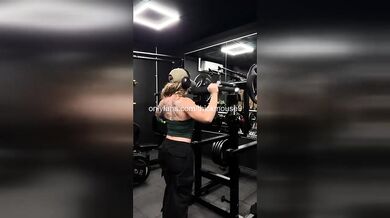 Skylar Mae Gym Livestream Fail Accidentally Exposes Pussy