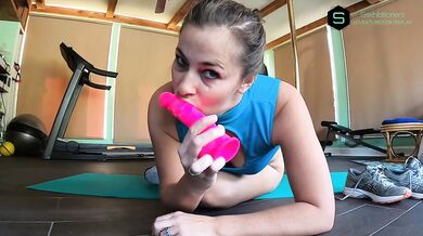 Fitness Babe Gets Leg Workout With Dildo Double Squirt Destroyed Gushing